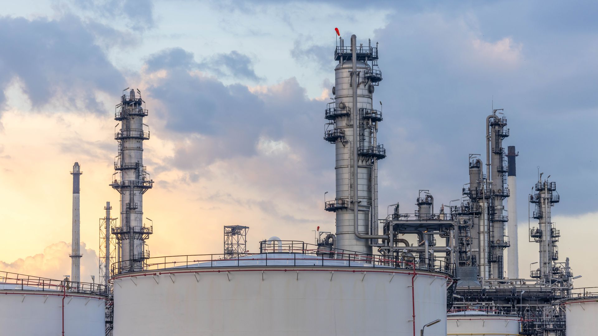 Refinery distillation columns and storage tanks at dusk